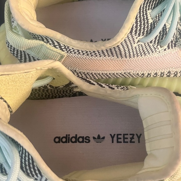 Adidas Yeezy Boost 350 V2. Men’s Size 9.5 Green Colored Yeezys. - Picture 8 of 12